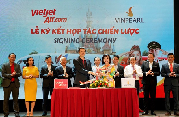 越捷航空与Vinpearl签署战略合作协议 hinh anh 2