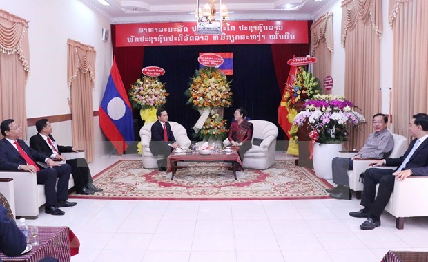 胡志明市领导向老挝驻胡志明市总领事馆致以2021年新年祝福 hinh anh 1