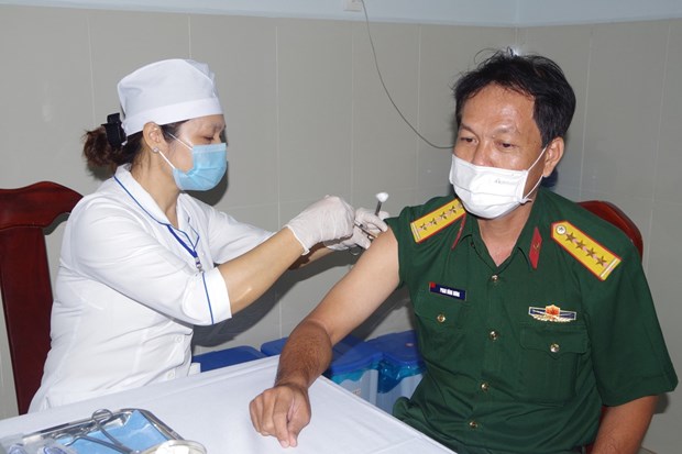 新冠肺炎疫情：19个省市中的9个已经完成第一批新冠疫苗接种任务 hinh anh 1