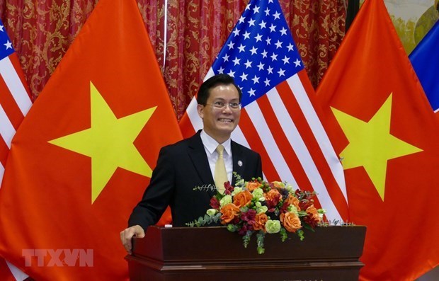 越南驻美国大使何金玉与美国众议员卡斯特罗通电话 hinh anh 1