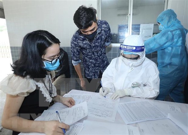越南国家新冠疫情防控指导委员会建议5个省市加强疫情防控工作 hinh anh 1