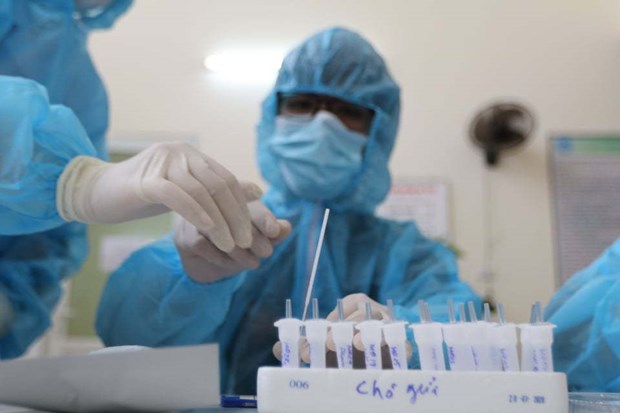 15日上午越南新增4例新冠肺炎确诊病例 第一期新冠疫苗接种人数达62028人 hinh anh 1