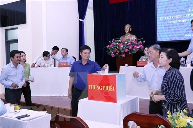 国会与人民议会换届选举：胡志明市第三轮协商会推荐38名国会代表候选人 hinh anh 1