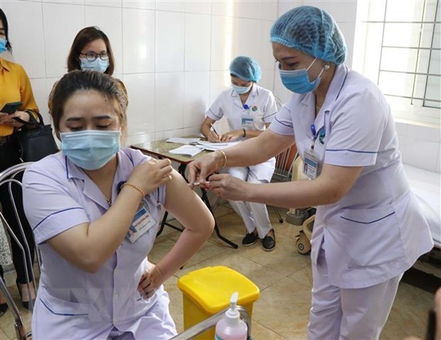 越南19个省市第一批和第二批接种人数达到67789人 hinh anh 1
