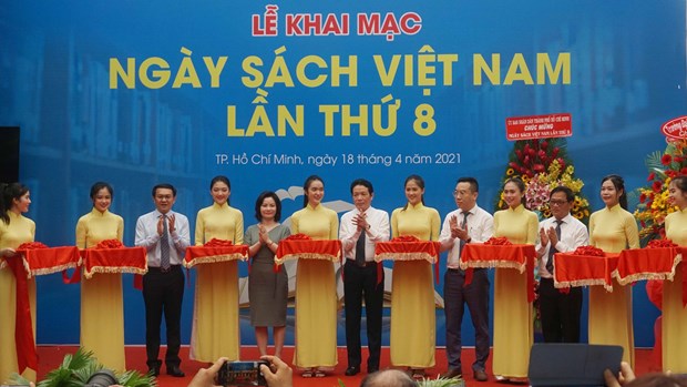 第八次越南图书日活动开幕：传播书香文化 hinh anh 1