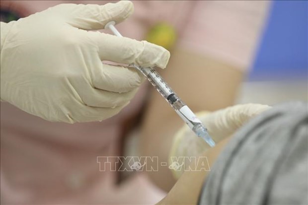 行内专家：新冠疫苗引发的血栓问题可立即处理 hinh anh 1