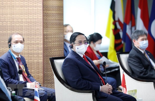 越南政府总理范明政圆满结束赴印尼出席东盟领导人会议之行 hinh anh 1