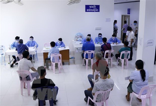 新冠肺炎疫情：老挝单日新增确诊病例首次达三个位数 hinh anh 1