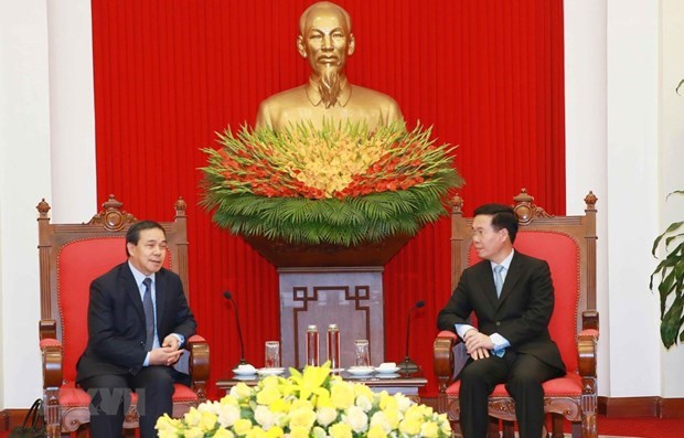 越南将同老挝一道维护和培育越老关系日益向前发展 hinh anh 1