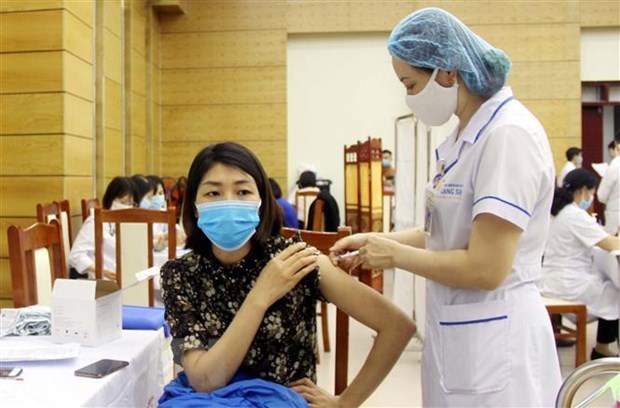 新冠肺炎疫情：越南加快推进新冠疫苗接种工作 hinh anh 1