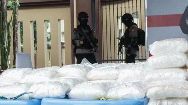 印尼警方破获一起特大贩运毒品案 查获2.5吨冰毒 hinh anh 1
