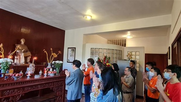 越南驻莫桑比克大使馆举行胡志明主席诞辰131周年纪念仪式 hinh anh 1