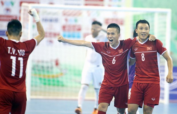 越南国家室内五人制足球队超过黎巴嫩队获得世界杯入场券 hinh anh 1