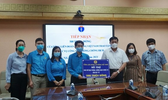 越南劳动总联合会提议将工人列入新冠疫苗优先接种名单 hinh anh 1