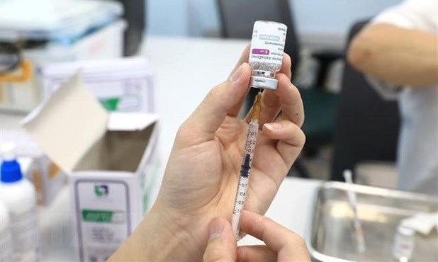 新冠肺炎疫情：5月27日下午为北江和北宁两省工人接种新冠疫苗 hinh anh 1
