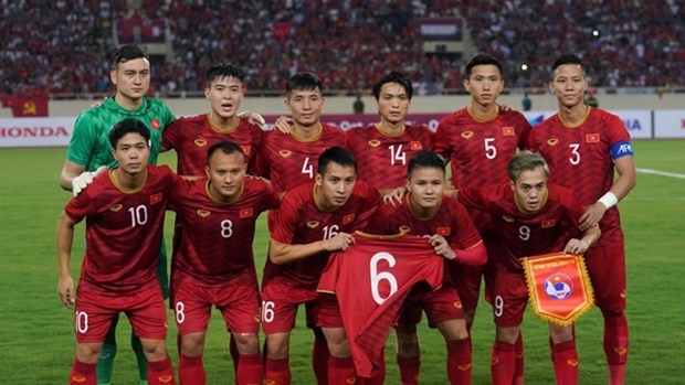 越南男足队名列东南亚首位和世界92位 hinh anh 1
