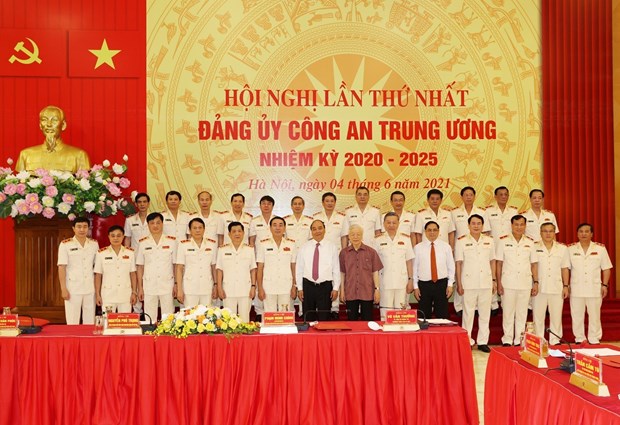 越共中央政治局指定2020-2025年任期中央公安党委的决定正式公布 hinh anh 1