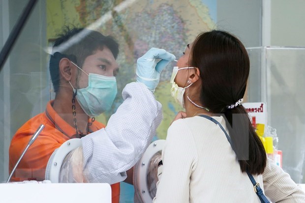 新冠肺炎疫情：老挝呼吁民众按期接种新冠疫苗 泰国推进国产疫苗研制 hinh anh 1
