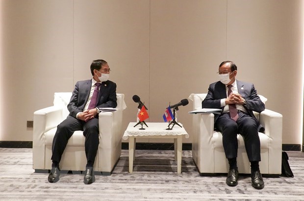 越南外交部长裴青山会见柬埔寨副首相兼外交和国际合作部大臣布拉索昆 hinh anh 1