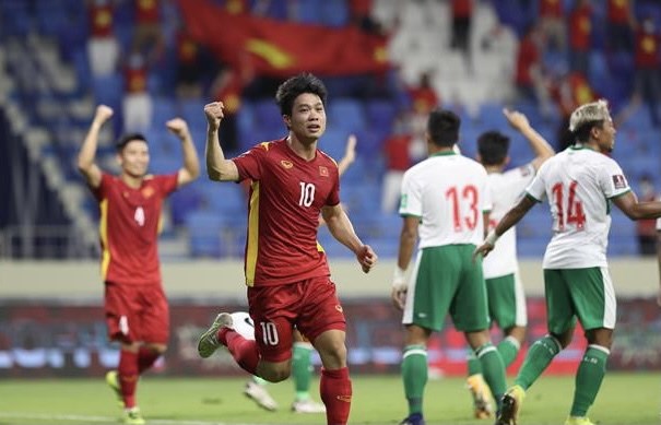 2022年卡塔尔世界杯亚洲区预选赛：越南队以4:0的比分大胜印尼队 hinh anh 1