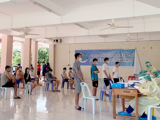 老挝各省仍然保持严格的防疫措施 hinh anh 1