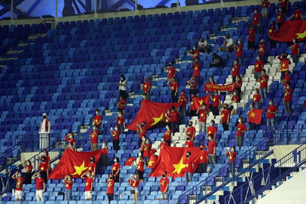 2022年世界杯预选赛：今晚阿勒马克图姆体育场将迎来大量越南球迷观战 hinh anh 1