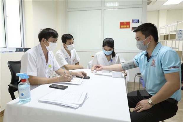 240余名志愿者在Nano Covax疫苗三期人体试验接受注射 hinh anh 1