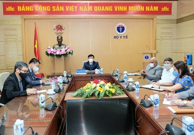 越南卫生部与古巴商讨新冠肺炎疫苗生产合作 hinh anh 2