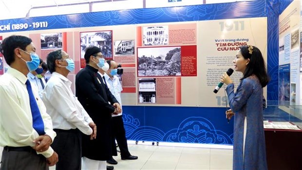 有关胡志明主席的专题展览会在承天顺化省举行 hinh anh 1