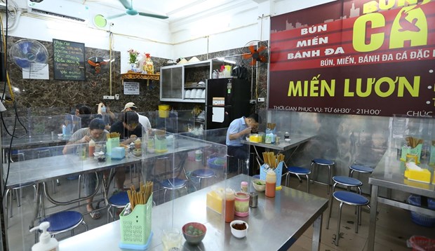 河内市：理发、洗头和餐饮服务行业恢复运营 hinh anh 1