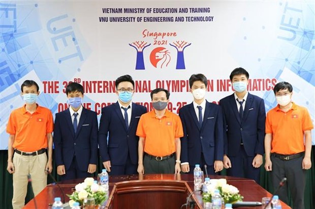 越南4名学生参加2021年国际信息学奥林匹克竞赛均获得银牌 hinh anh 1