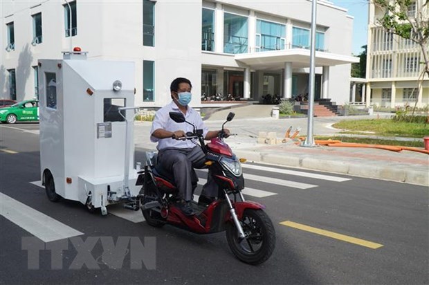 岘港市理工大学成功研发运输新冠患者的医用隔离箱 hinh anh 1