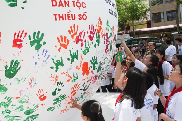 越南举行有创意的切实活动 响应2021年儿童行动月 hinh anh 1