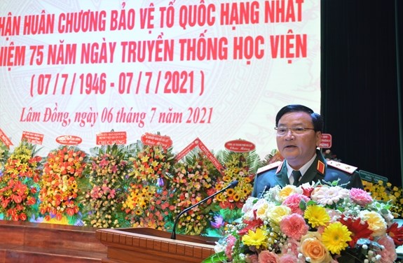越南陆军学院荣获一级保卫祖国勋章 hinh anh 1