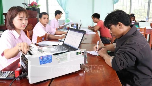 越南130万个贫困户获得政策性贷款 hinh anh 1