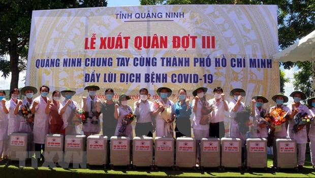 胡志明市需补充约7000名医务人员支援新冠患者治疗工作 hinh anh 1
