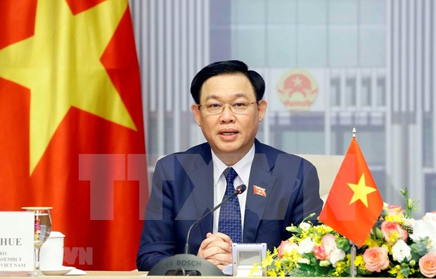 越南国会主席王廷惠与新加坡国会议长陈川仁举行视频会谈 hinh anh 1
