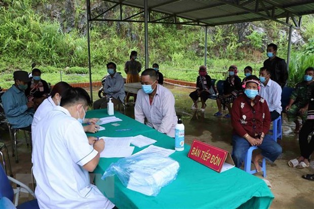 莱州省在边境地区开展新冠疫苗接种 hinh anh 1