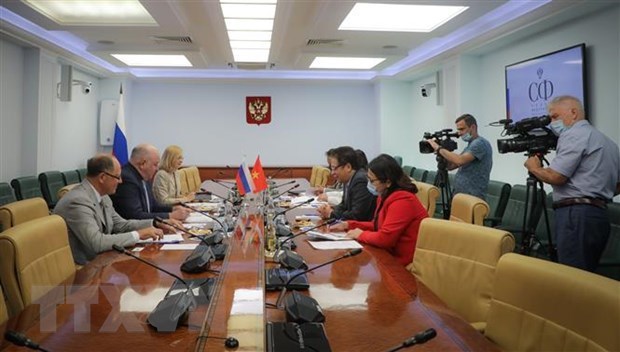 越南提议俄罗斯联邦委员会推动支持转让疫苗生产技术 hinh anh 2