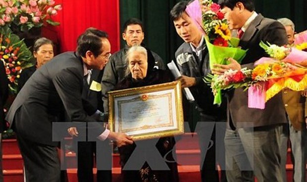 越南政府总理决定向242位烈士授予“祖国记功”证书 hinh anh 1