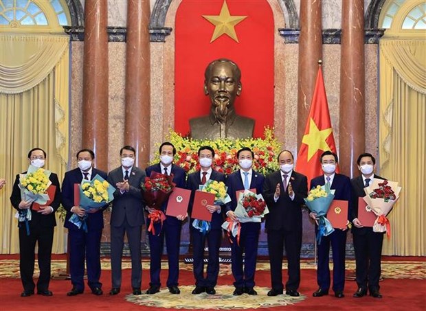 越南国家主席阮春福向2021-2026年任期政府成员颁发任命书 hinh anh 1