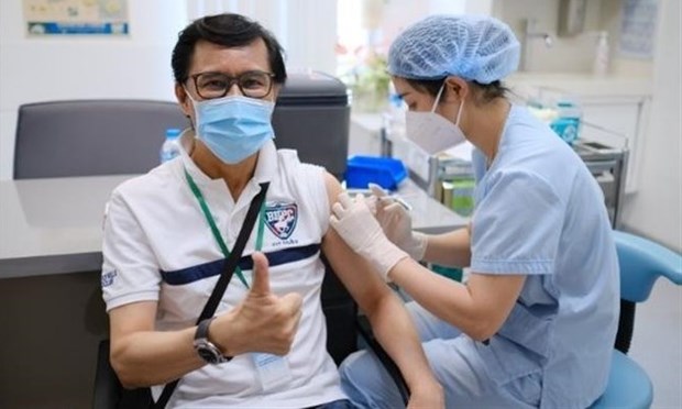 胡志明市为法国公民接种新冠疫苗 hinh anh 1