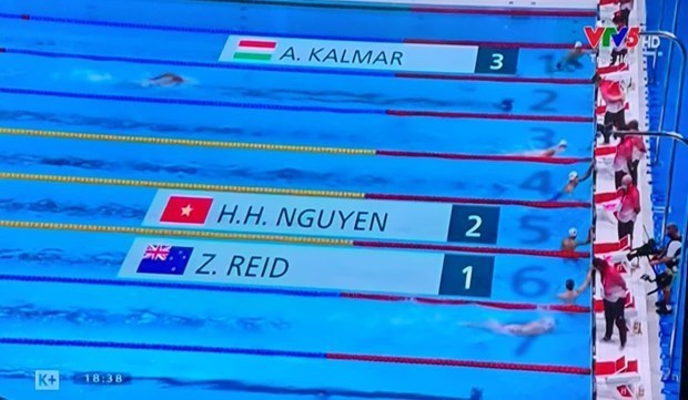 东京奥运会： 越南游泳运动员阮辉黄参加1500米自由泳比赛 hinh anh 1