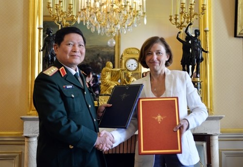 越南与法国防务合作关系的三个十年：携手合作 共同发展（第二期） hinh anh 1