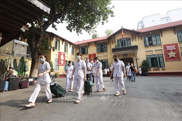 越德医院超过300名医务人员携8吨医疗物资助力胡志明市抗击疫情 hinh anh 1