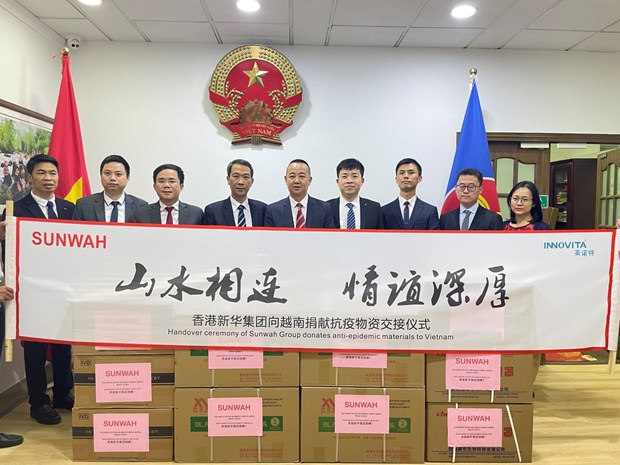 中国香港新华集团向越南北部省份捐赠价值20万美元的抗疫物资 hinh anh 1