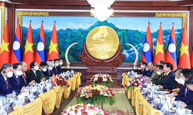 越南国家主席阮春福与老挝党中央总书记、国家主席通伦进行会谈 hinh anh 1