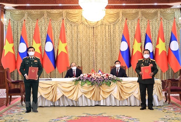 越南国防部与老挝国防部加强合作 hinh anh 1