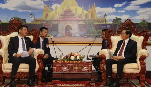 越南与老挝加强工业、贸易和司法合作 hinh anh 1