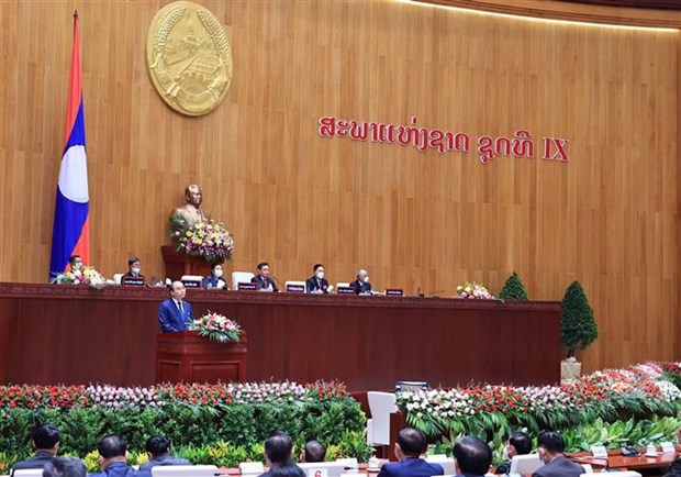 老挝外交部部长沙伦塞·贡马西：阮春福访老充分体现越老两国独一无二的特殊关系 hinh anh 2